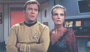 Kirk a Odona na můstku falešné Enterprise