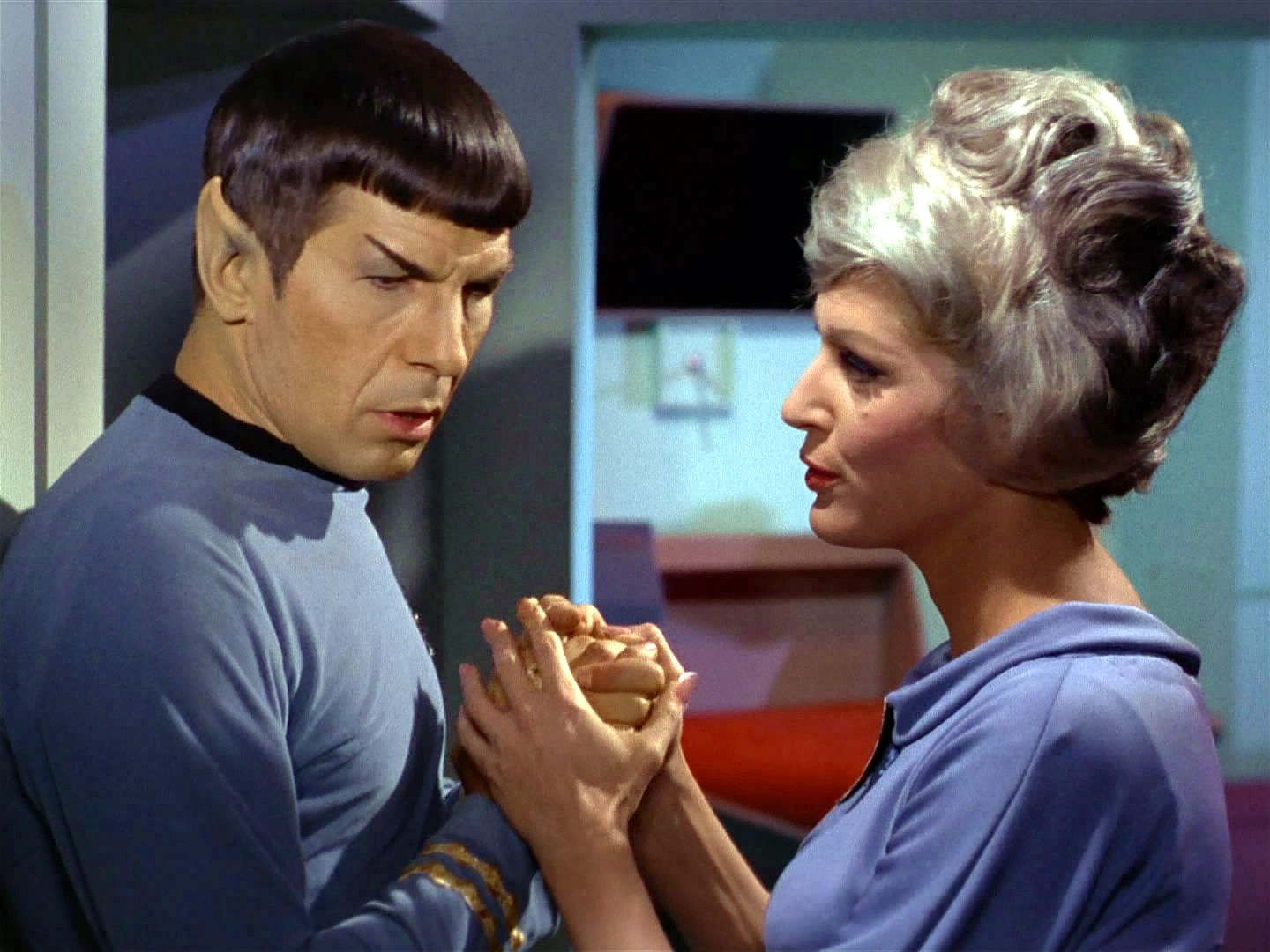 Christine Chapelová vyznala lásku Spockovi a přitom ho také nakazila.