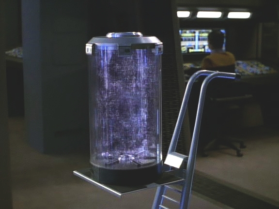 Jetrel chce využít transportéru Voyageru k získání vzorku z metreonového mračna, aby izoloval izotopy způsobující metrémii. Voyager letí k Rinaxu a nabírá vzorek.