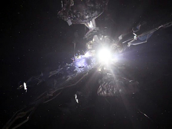 Posádka Voyageru provede smělý manévr. Uvolní miniaturní kvantovou singularitu pohánějící hirogenskou stanici a ta začne nasávat vše ve svém okolí,…