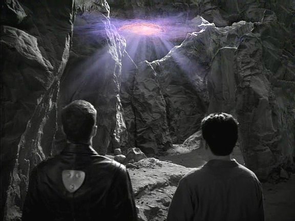 Tom a Harry si opět hrají v programu kapitána Protona. Tentokrát jsou na planetě X, kde má doktor Chaotica pevnost, v níž drží Constance. Děje se však něco, co do programu nepatří.