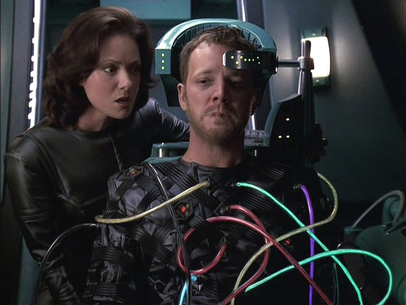 Také zdokonalila neurogenické rozhraní a Tom se doslova stal její součástí. Když na Alici střílí, střílí vlastně na Toma. Voyager ho musí nechat uniknout.
