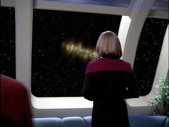 Voyager urychleně odletěl, ale krátce nato se začaly množit poruchy. Toto meteorické pole například kapitánovi prozradilo, že letěli v kruhu: viděla ho už před hodinou.