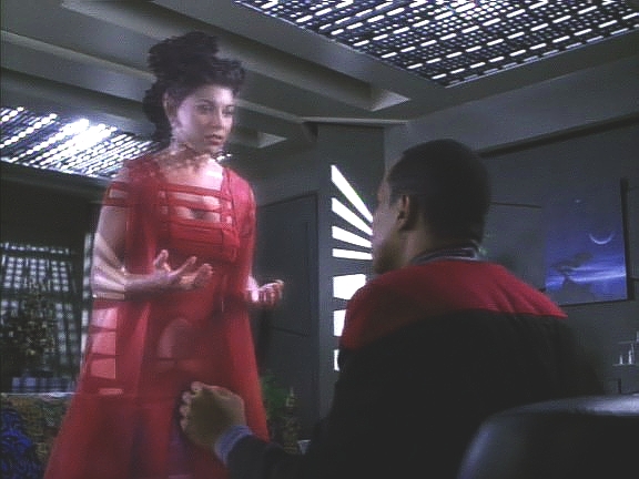 Krátce po polibku se však Fenna rozplyne. Sisko chce věci přijít na kloub a rozhodne se, že s profesorem a Jadzií poletí k vyhaslé hvězdě.