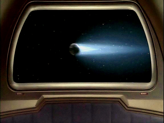 Ostatní letí na druhou stranu červí díry vypustit vysílač, který by měl předávat údaje z Gama kvadrantu přijímači na stanici. Vidí bludnou kometu a Kira v ní vidí hvězdný meč z proroctví.