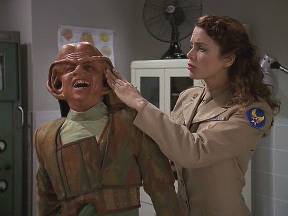 O Ferengy se stará sestra Garlandová. Nog hned využije její nevědomosti a vyžádá si oo-mox.