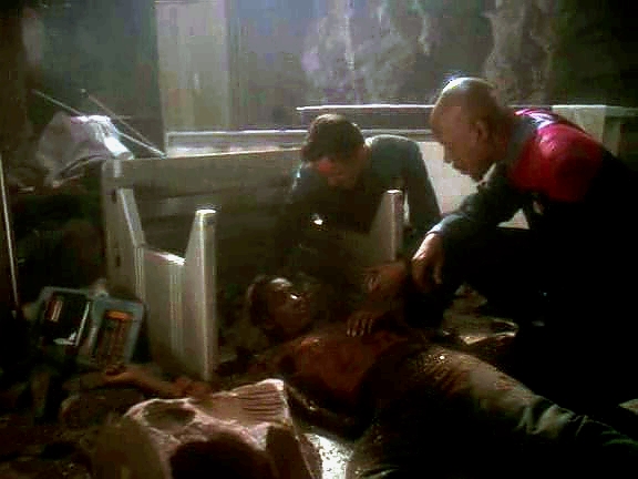 Když se probere, sklání se nad ním otec. Defiant dorazil na pomoc, navíc příměří s Klingony bylo obnoveno, takže boje skončily.