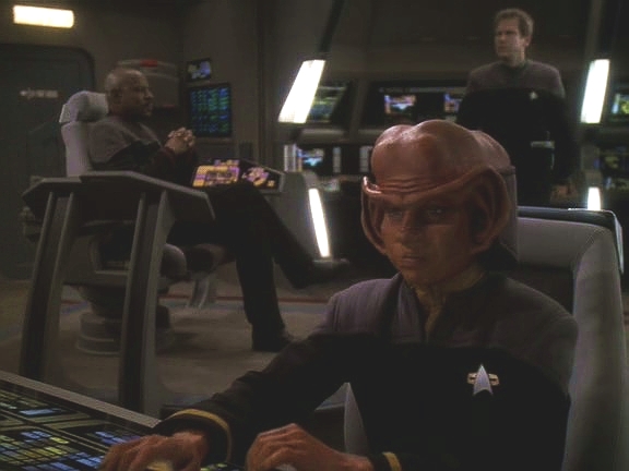 U základny 375 se shromáždila flotila federačních lodí a musí ihned vyrazit i bez Klingonů. Nog, čerstvý praporčík, je na palubě Defiantu, jemuž opět velí kapitán Sisko.