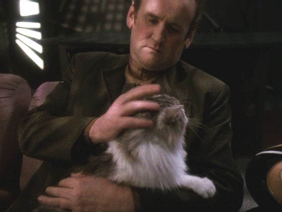 O'Brien je nešťastný, protože měl Bilbyho opravdu rád. Z Farius Prime si přivezl jeho kocoura Chestera a bude se o něj starat, jak Bilbymu slíbil.