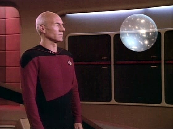 Po pokusu kapitána Picarda navázat kontakt se na palubě objeví průhledná světélkující koule, která poroučí, aby se lidé nevměšovali do edoňanského způsobu života.