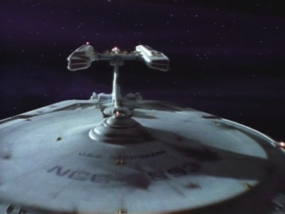 …aby věnovali dar hrdinovi z bitvy od Maxia: opuštěnou USS Stargazer, dřívější působiště kapitána Picarda.
