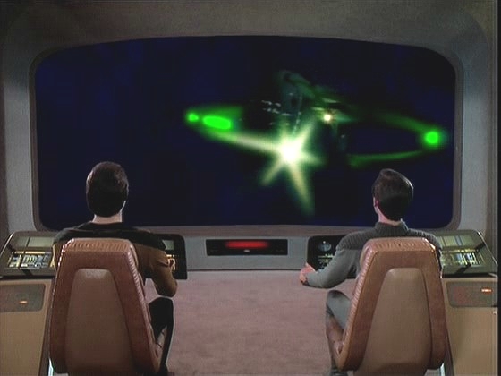 Přes veškerou opatrnost je Enterprise rychle pohlcena. Pak se před ní odmaskuje romulanská loď a střílí. Její zničení je však až příliš snadné.