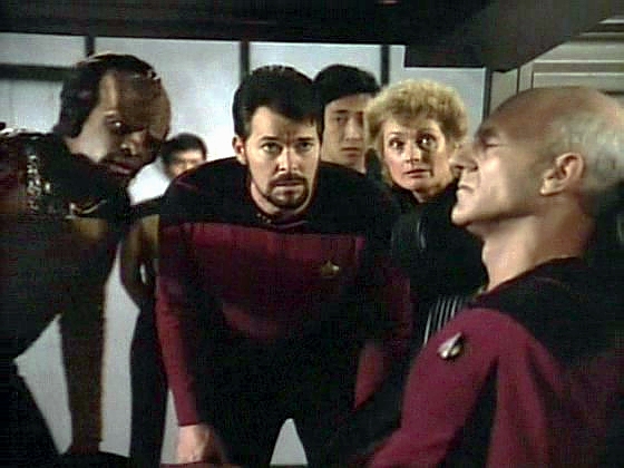 Uvnitř zachráněného raketoplánu najdou druhého kapitána Picarda v hlubokém bezvědomí. Doktorka brzy zjistí, že druhý Picard je z budoucnosti vzdálené šest hodin.