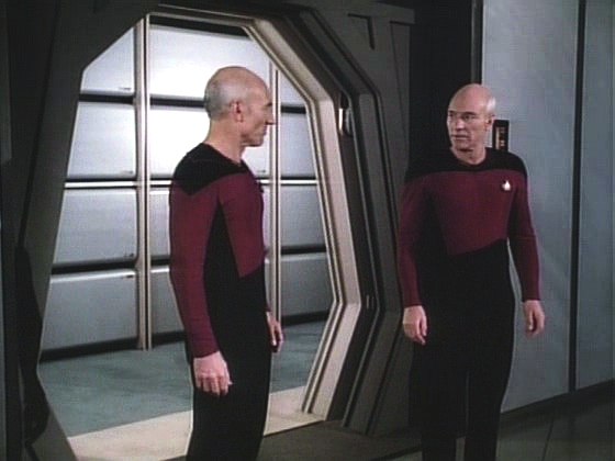 Jak se Enterprise přibližuje k okamžiku zničení své verze z budoucnosti, vyjasňuje se vědomí druhého Picarda. Je rozhodnut opustit loď, aby nebyl příčinou jejího zničení.