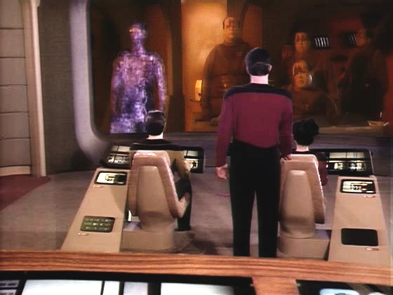 Geordi je v pořádku na můstku a Enterprise se může ve spěchu vydat k hvězdné základně 515.