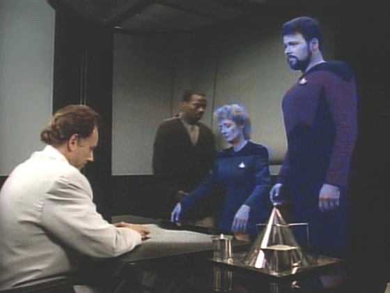 Doktorka zjistila, že celou populaci tvoří degenerující klony pěti kolonistů, kteří přežili přistání. Když posádka Enterprise odmítne poskytnout čerstvou DNA, pomohou si sami.