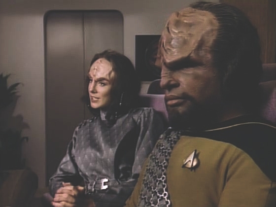 Zvláštní vyslanec K'Ehleyr informuje posádku o lodi T'Ong, která 75 let nebyla v kontaktu s Impériem a teď se vrací plná hibernovaných Klingonů. K'Ehleyr si myslí, že bude nutné ji zničit.