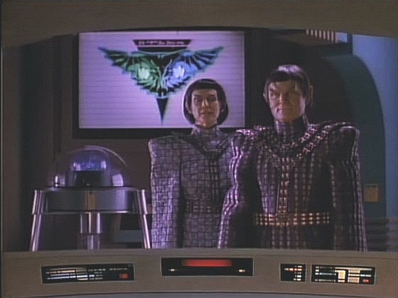 Nesrovnalost v sekvenci DNA prozradila, že to nejsou pozůstatky T'Pel. Enterprise dožene Devoras a dozvídá se, že T'Pel byla romulanský špion, subkomandér Selok.