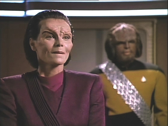 Durken žádá, aby Enterprise odletěla a vyčkala, až bude malcorianská společnost zralá. Mirasta žádá o povolení odcestovat s Enterprise a je šťastná, když Picard svolí.