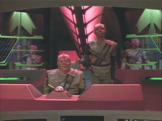 Enterprise se pokouší o další kontakt s Tamariany, jejichž jazyku nikdo není schopen porozumět. Obě strany jsou plné dobrých úmyslů, ale k ničemu to nevede.