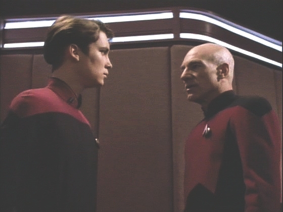 Kapitán Picard dal zanalyzovat údaje a možnosti a domyslel si, co se stalo. Pozval si Wesleyho na palubu.