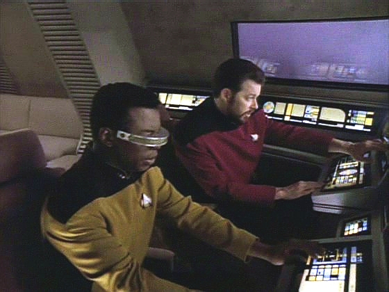 Nerad žádá Rikera jako nejlepšího pilota na lodi, aby rozmístil miny uvnitř mlhoviny. Riker s Geordim v raketoplánu nepozorovaně vniknou do mlhoviny a úkol úspěšně splní.