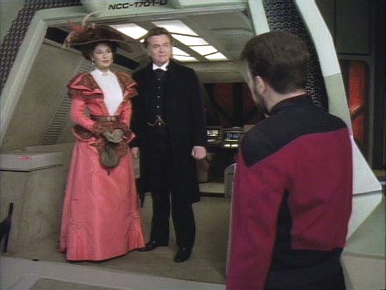 Profesor to hned poradí Rikerovi, aniž by tušil, že je to simulovaný Riker. Než vrátí kódy k ovládání, požaduje raketoplán, s nímž s hraběnkou odlétá.