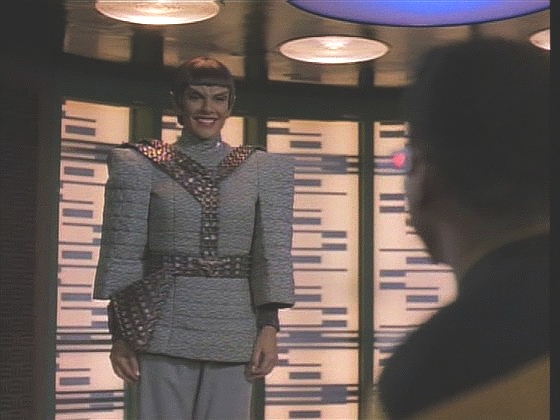 Deannu měli zaměřenou, a tak v okamžiku, kdy komandér Toreth, která zjistila, že Deanna a N'Vek jsou zrádci, dala pokyn k odletu warpem, bylo možné ji přenést na Enterprise.