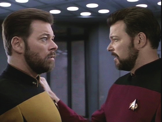 Obě vtělení Rikera mají s tím druhým problémy. Poručík odvykl poslouchat rozkazy a komandér zase pro něj nezvyklým způsobem prosazuje svou autoritu.