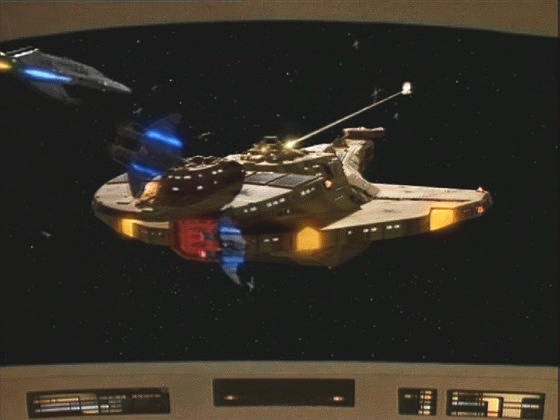 Je na lodi několik hodin, když je Enterprise nucena pomoci cardassijskému křižníku, na který v Demilitarizované zóně útočí lodě Makistů.