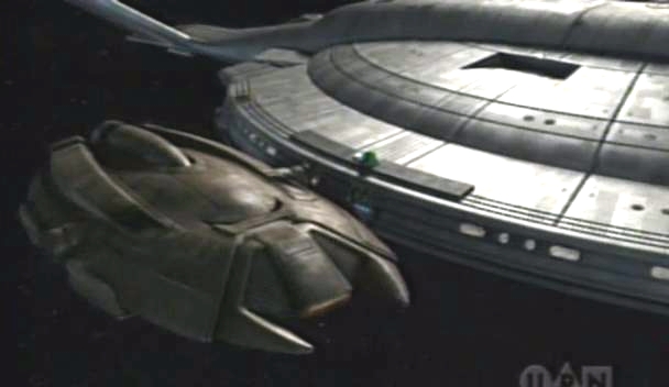 K Enterprise se připojila ferengská loď.
