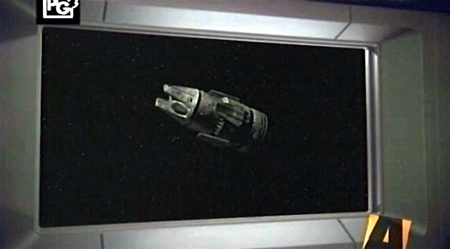 Enterprise objeví nevelkou loď vznášející se mrtvě ve vesmíru.
