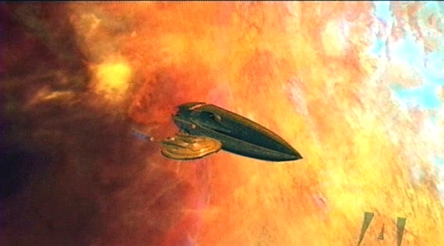 Enterprise a vissianská loď, v pozadí superobří hvězda.