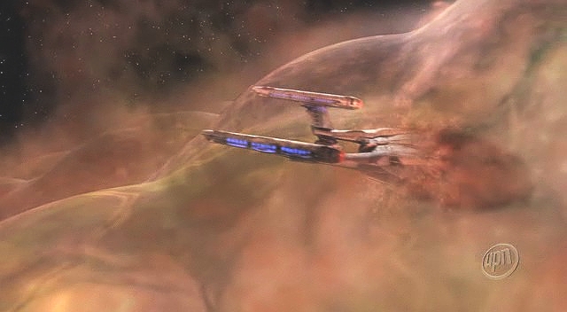 Enterprise se dostala ke sféře 41, tu však obklopuje masivní transdimenzionální distorze. Doktor vyvine protilátku, i tak v ní ale posádka přežije jen 15 minut.