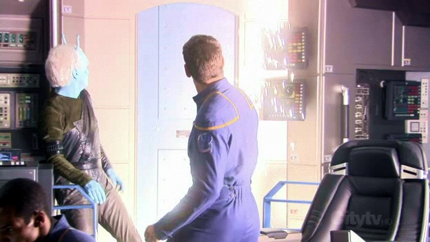 Pak na Enterprise zaútočí andorianská loď a značně ji poškodí. T'Pol zjišťuje, že energetická signatura obou útočníků je totožná, což by znamenalo, že se jedná o jednu loď.