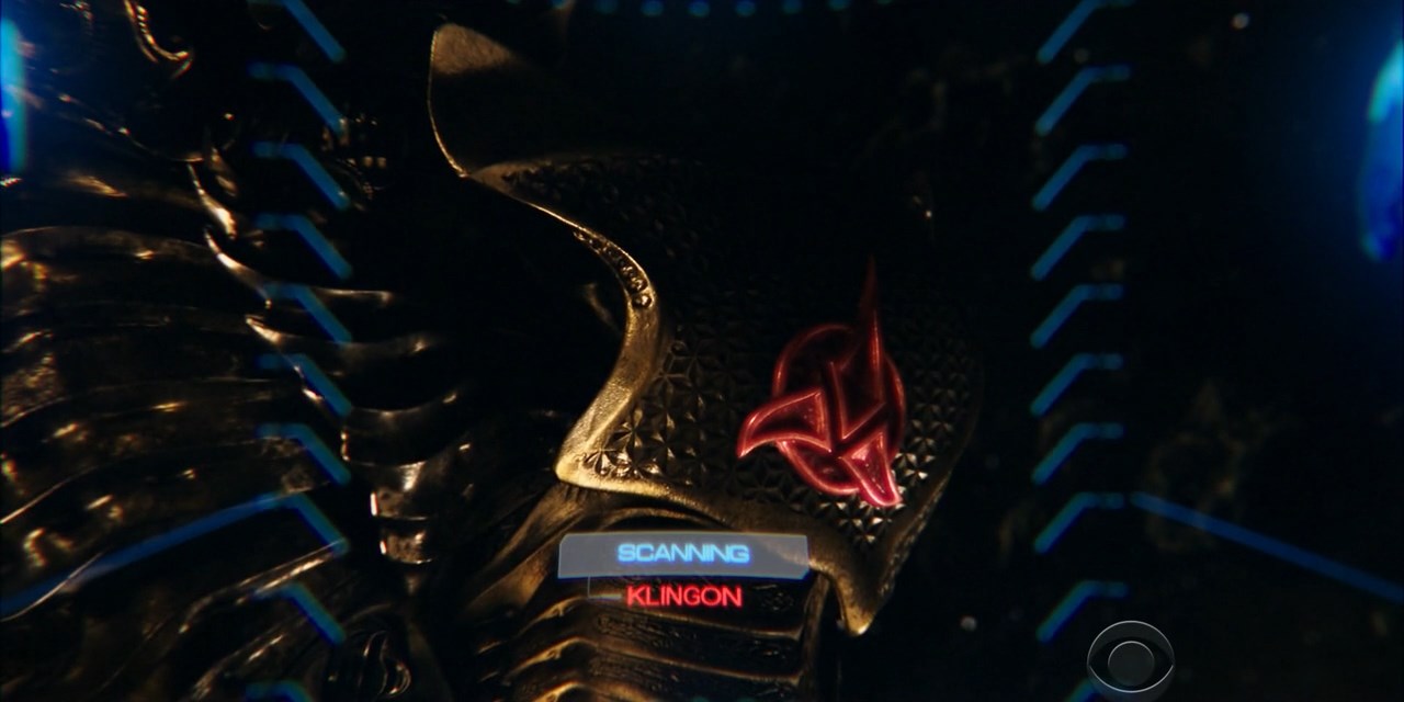 …kterého počítač identifikuje jako Klingona. Dojde k souboji, při kterém Klingon zemře.