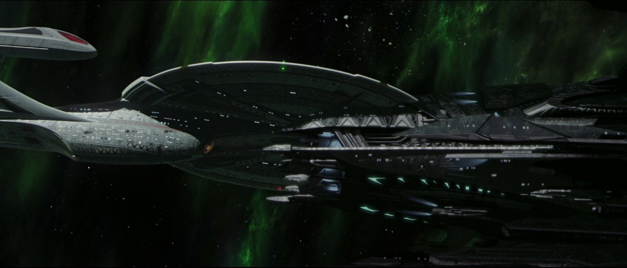 Enterprise je značně poškozena, Picard nařizuje narazit s ní s použitím veškeré zbylé energie do Scimitaru.