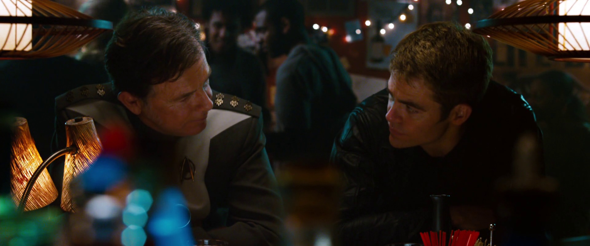 Pike oznamuje Kirkovi, že se za něj přimluvil, aby byl jeho prvním důstojníkem na Enterprise.