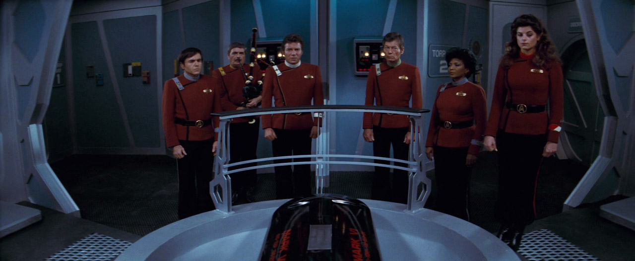 Při Spockově pohřbu se shromáždili jeho bývalí kolegové