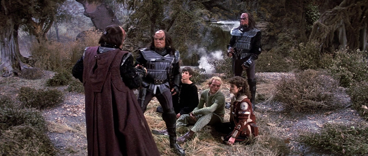 Na rychle se rozpadající Genesis zajali Klingoni Spocka, Davida a Saavik