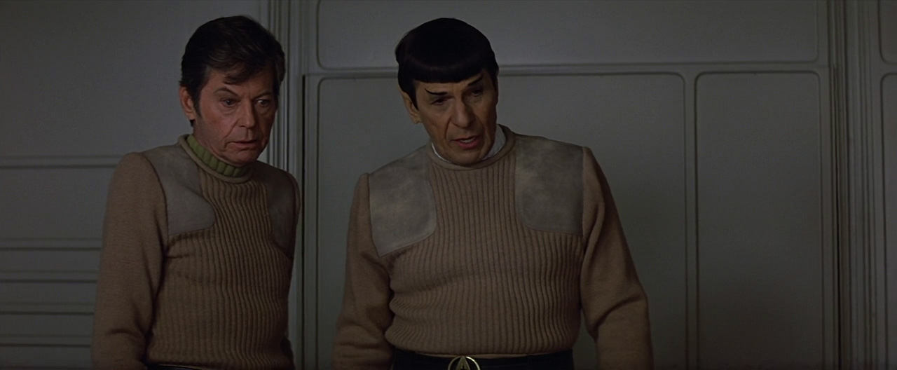Spock sděluje svým přátelům, že útěk z vězení na Enterpriseje nemožný