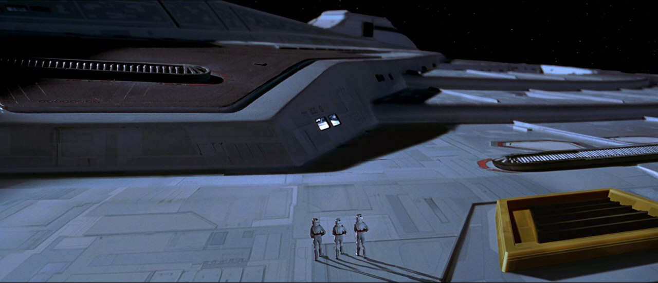 Picard, Worf a Hawk na trupu Enterprise