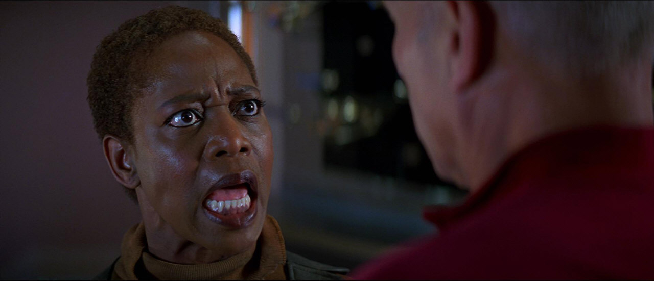 Lily velmi hlasitě nesouhlasí s Picardovým rozhodnutím bojovat s Borgy až do konce: "Jste jako kapitán Achab!"