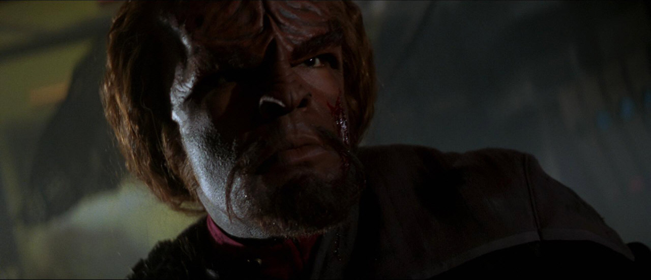 Velitelem Defiantu je Worf, sloužící v té době na DS9.