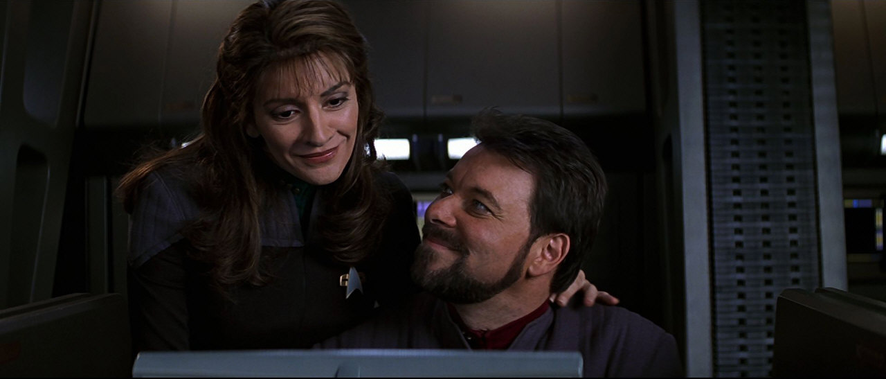 Cestou k planetě Ba’ku se Riker a Troi opět sbližují.