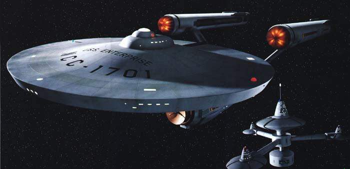 Třída Constitution - USS Enterprise - v pozadí stanice K7