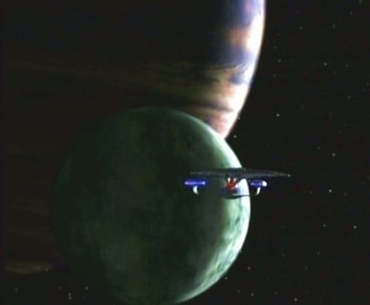 Mab-Bu VIa, v pozadí planeta Mab-Bu VI