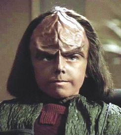 klingonský chlapec (z jedné čtvrtiny člověk)