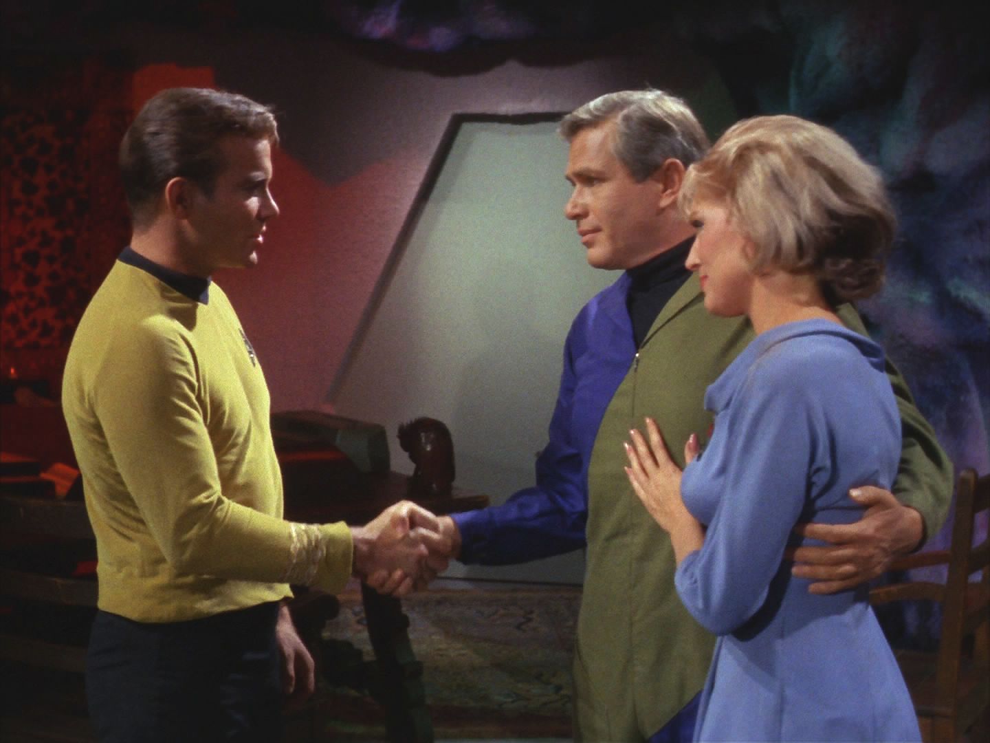 Doktor Korby se rád shledal s Christinou a seznámil s kapitánem. 
