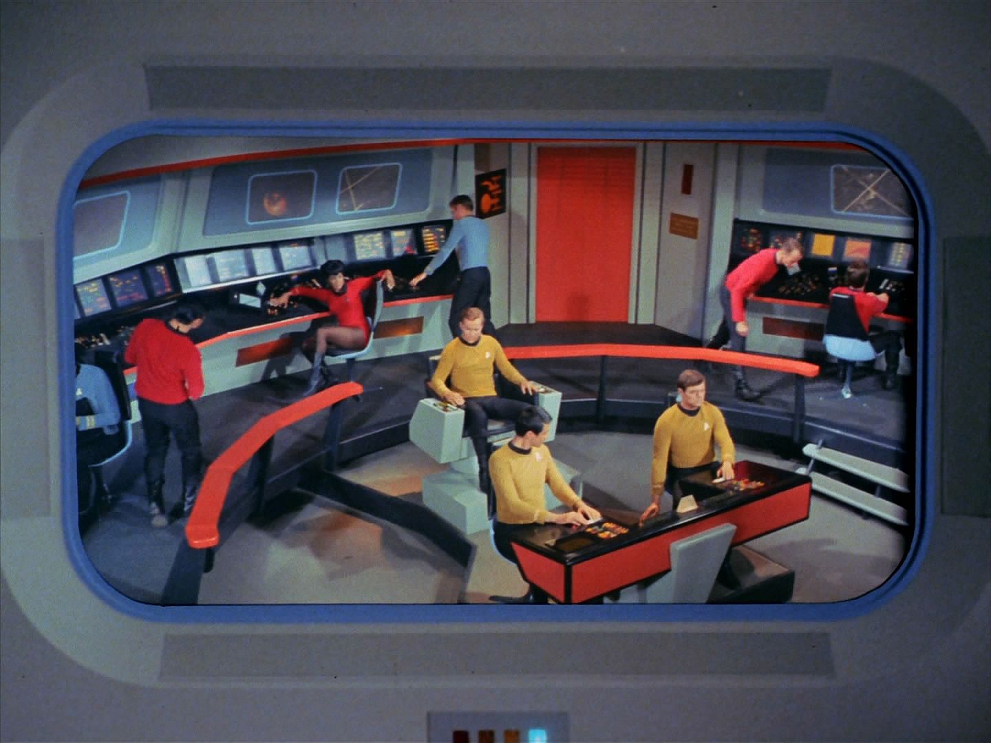 Před soudem svědčili Spock, McCoy a personální důstojník. Všemožně kapitána podpořili, ale záznam počítače nedokázali vyvrátit. Videozáznam z akce je pak zdrcující.